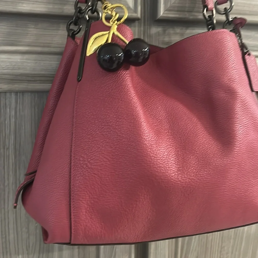 Coach Dalton 31 Pink Pebbled Leather NWOT w/gun metal hardware/bag charm - Picture 10 of 14